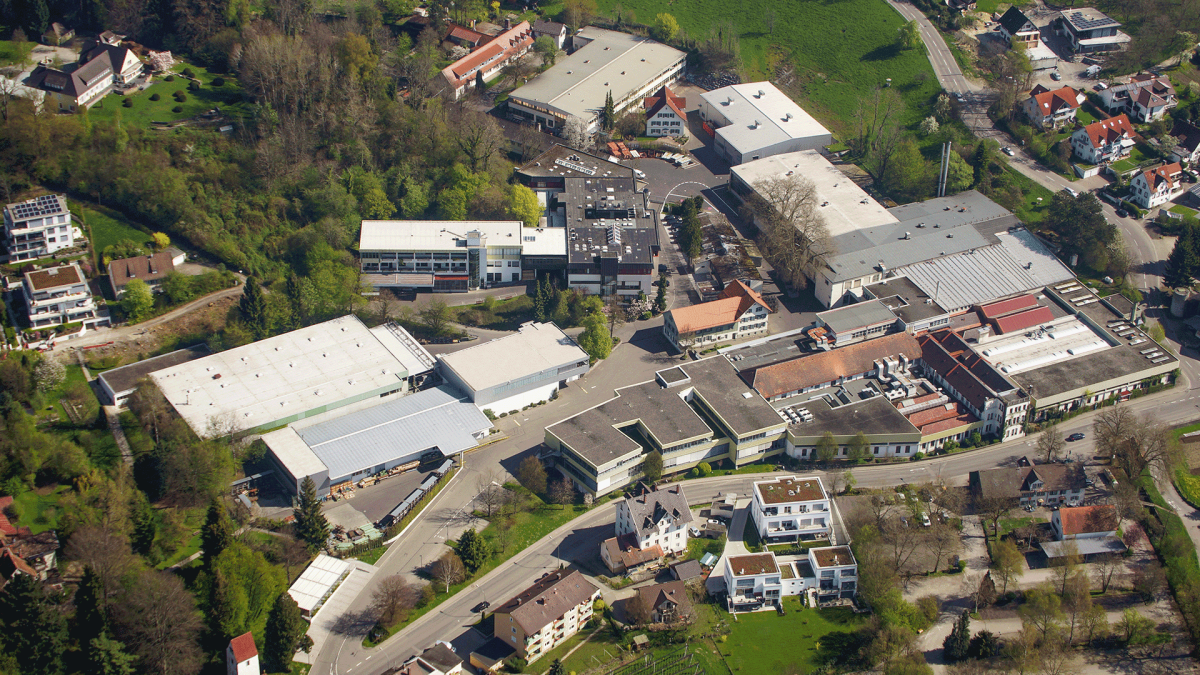 Automated supply of tools and protective equipment at Lindauer DORNIER